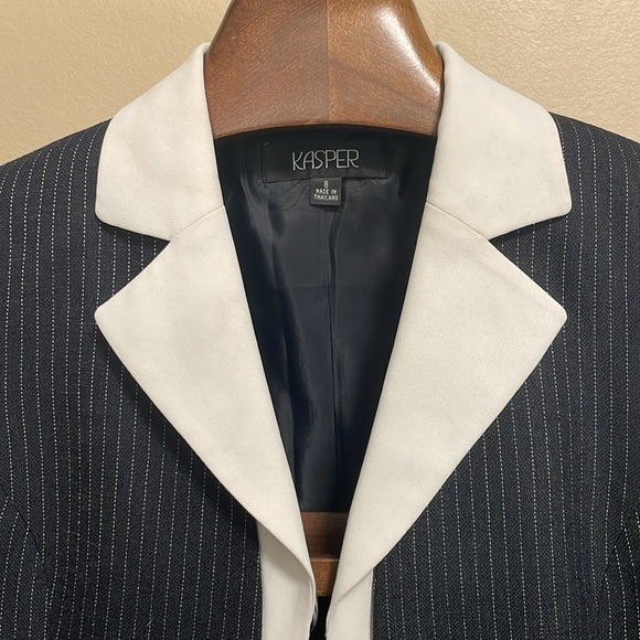 Kasper suit jacket and skirt - Picture 3 of 9